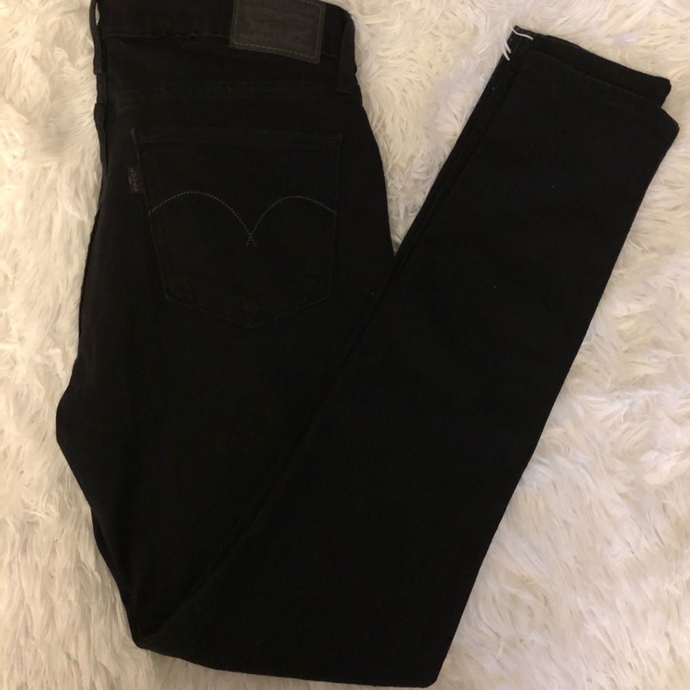 Black skinny Levi jeans
